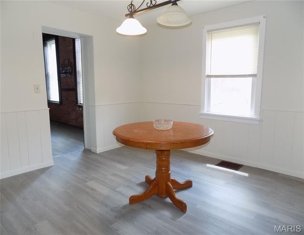705 N Benton Avenue, St Charles, MO 63301