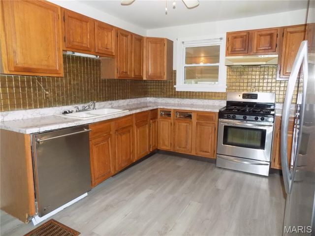 705 N Benton Avenue, St Charles, MO 63301