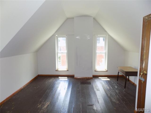 705 N Benton Avenue, St Charles, MO 63301