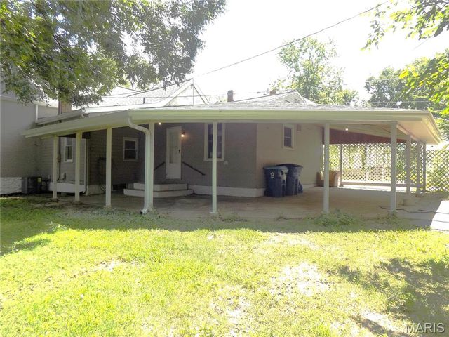705 N Benton Avenue, St Charles, MO 63301
