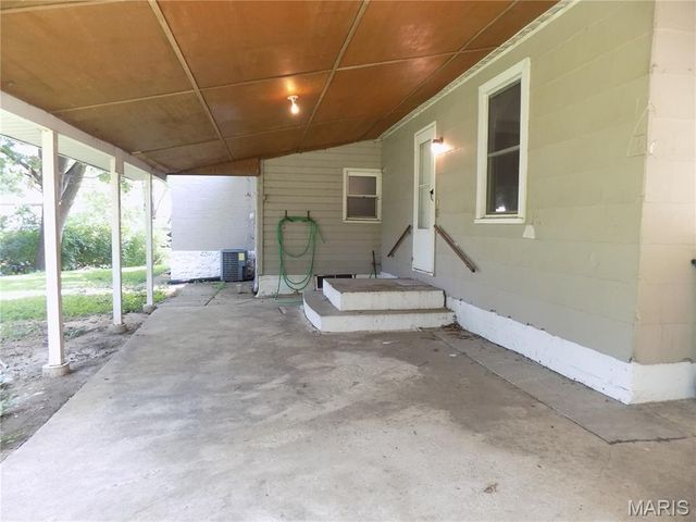 705 N Benton Avenue, St Charles, MO 63301
