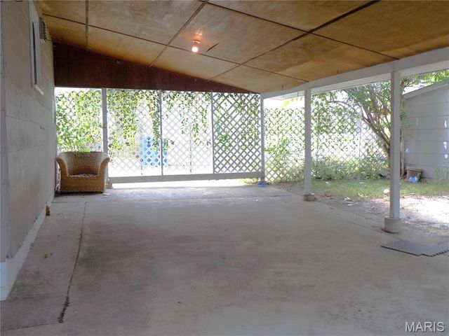 705 N Benton Avenue, St Charles, MO 63301