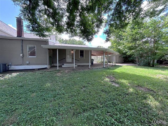705 N Benton Avenue, St Charles, MO 63301