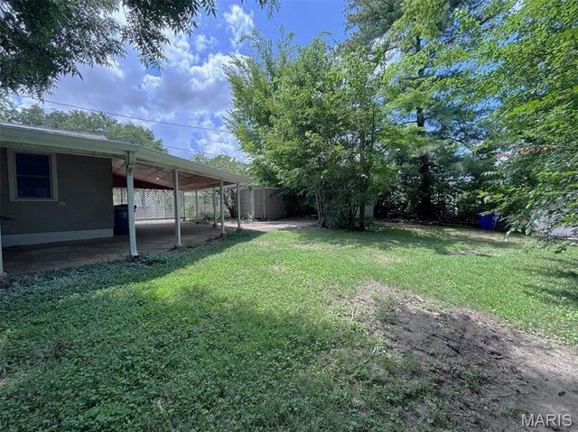 705 N Benton Avenue, St Charles, MO 63301