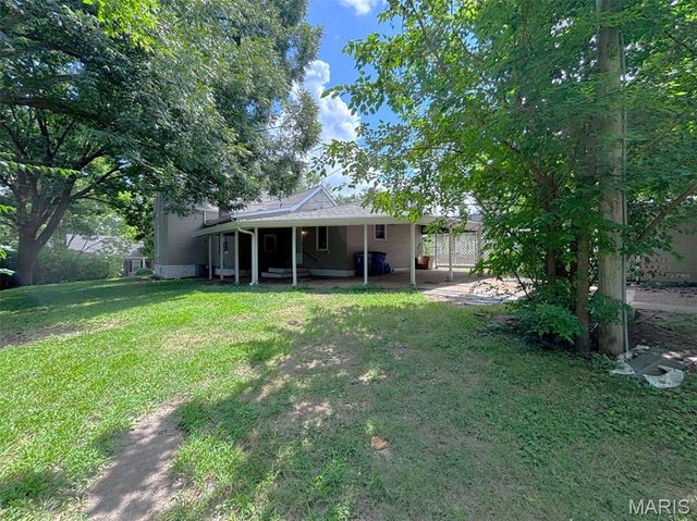 705 N Benton Avenue, St Charles, MO 63301
