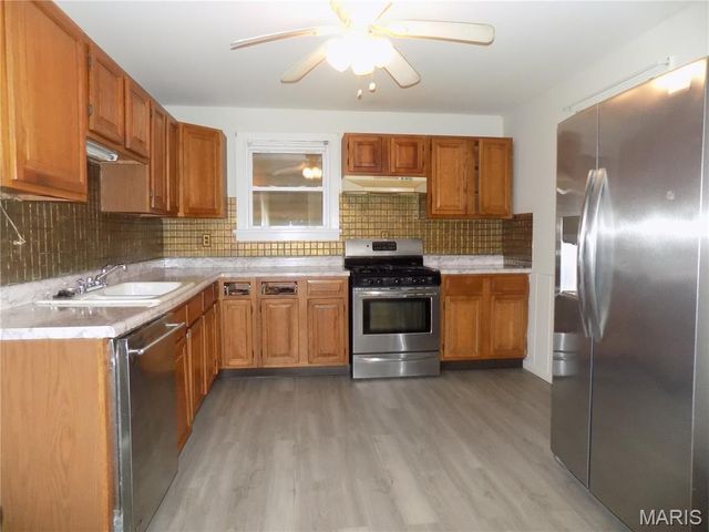 705 N Benton Avenue, St Charles, MO 63301