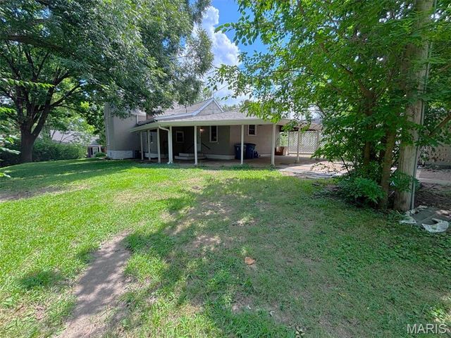 705 N Benton Avenue, St Charles, MO 63301