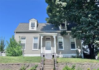 705 N Benton Avenue, St Charles, MO 63301