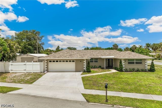 5654 Natoma DR, Fort Myers, FL 33919