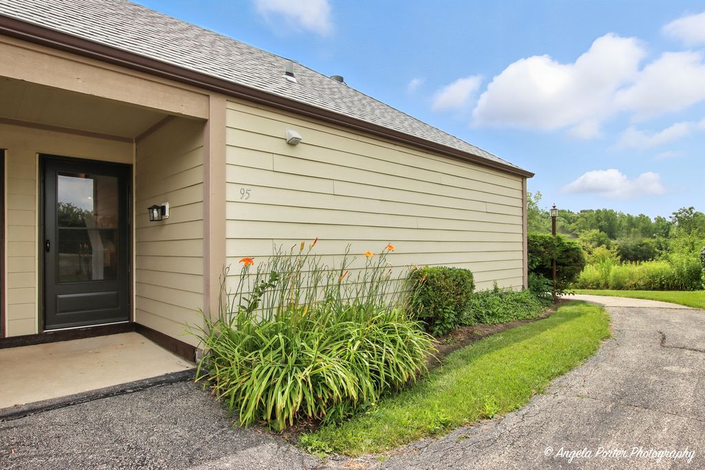 3338 Berwyn Avenue 95, North Chicago, IL 60064