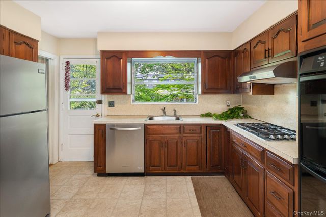 5 Lakeview Avenue, Sleepy Hollow, NY 10591