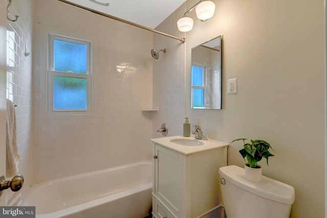 2017 EDGAR CT, Falls Church, VA 22043