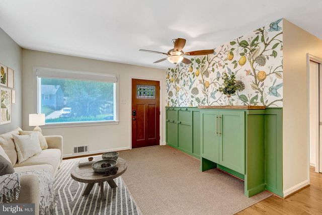 2017 EDGAR CT, Falls Church, VA 22043