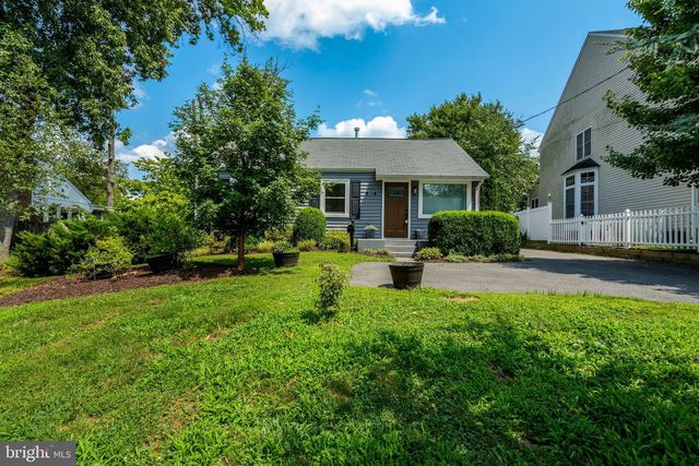 2017 EDGAR CT, Falls Church, VA 22043