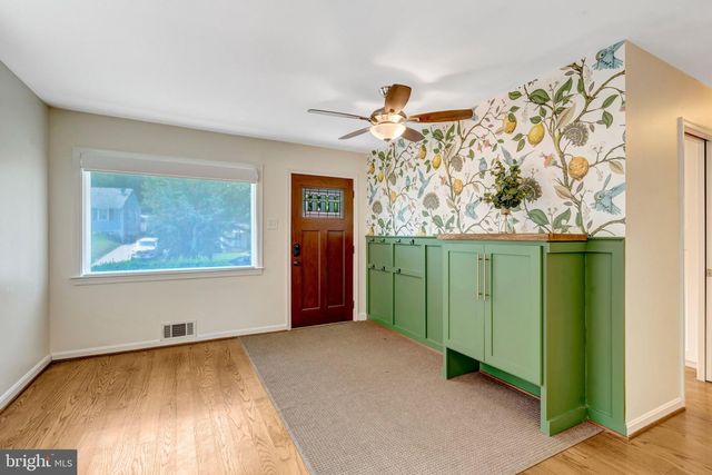 2017 EDGAR CT, Falls Church, VA 22043