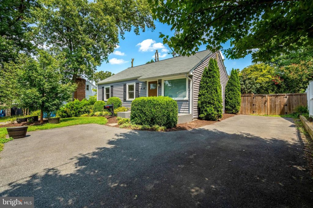 2017 EDGAR CT, Falls Church, VA 22043