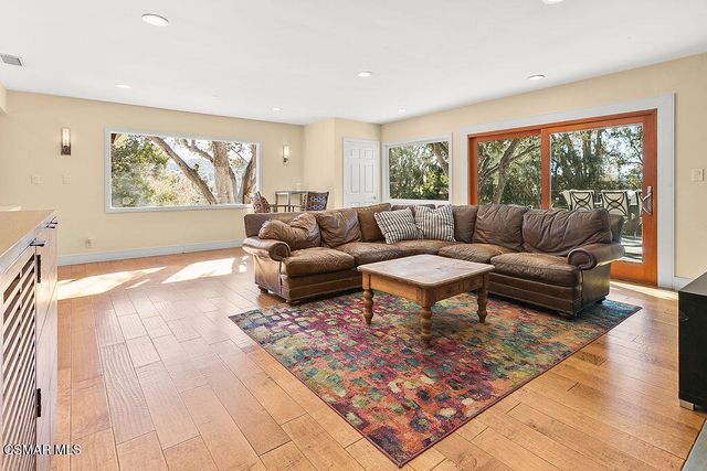 5156 Dumont Place, Woodland Hills, CA 91364