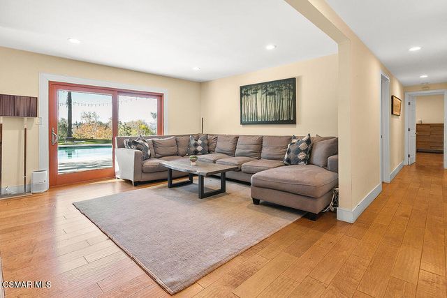 5156 Dumont Place, Woodland Hills, CA 91364