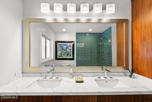 5156 Dumont Place, Woodland Hills, CA 91364