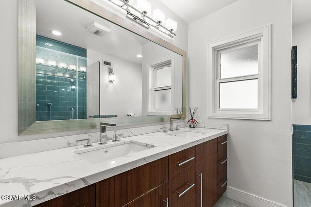 5156 Dumont Place, Woodland Hills, CA 91364