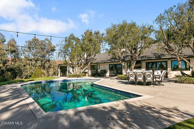 5156 Dumont Place, Woodland Hills, CA 91364