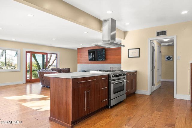 5156 Dumont Place, Woodland Hills, CA 91364