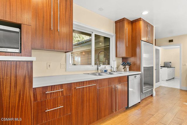 5156 Dumont Place, Woodland Hills, CA 91364