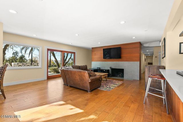 5156 Dumont Place, Woodland Hills, CA 91364