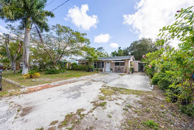 318 SW 2nd Street, Boca Raton, FL 33432