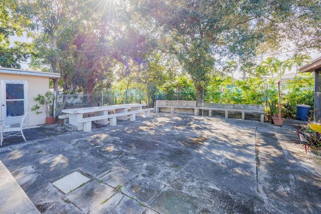 318 SW 2nd Street, Boca Raton, FL 33432