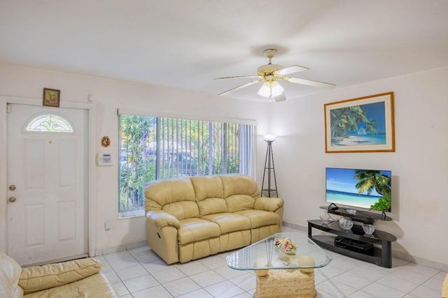 318 SW 2nd Street, Boca Raton, FL 33432