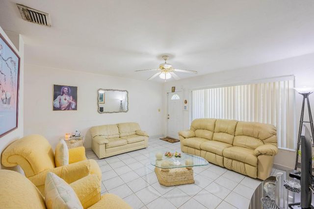 318 SW 2nd Street, Boca Raton, FL 33432