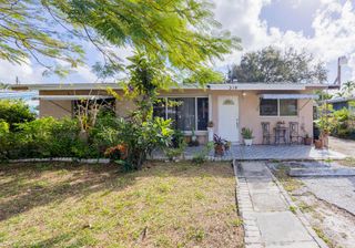318 SW 2nd Street, Boca Raton, FL 33432