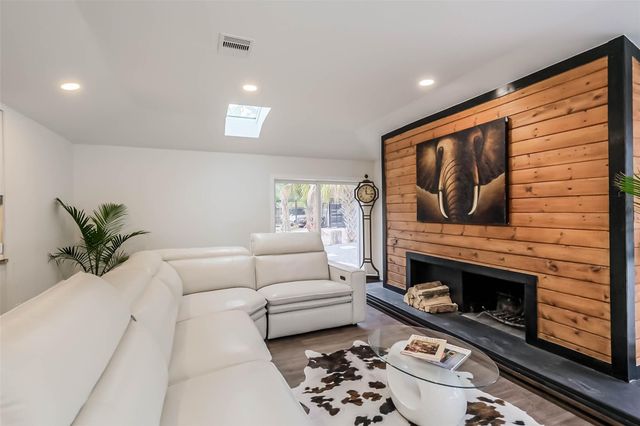 7810 Nairn Street, Houston, TX 77074