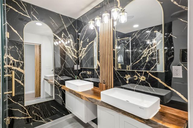 7810 Nairn Street, Houston, TX 77074