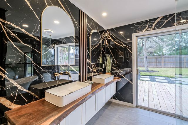 7810 Nairn Street, Houston, TX 77074