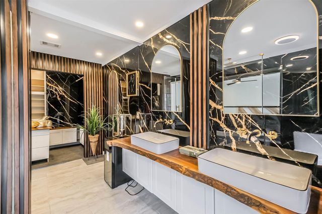 7810 Nairn Street, Houston, TX 77074