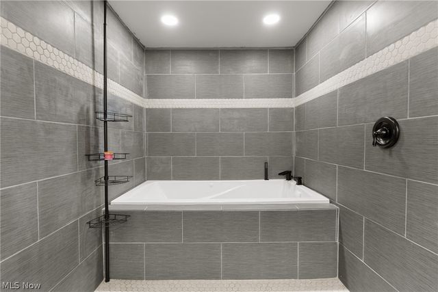 11950 Castleton Lane, Grafton, OH 44044