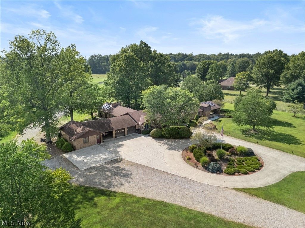11950 Castleton Lane, Grafton, OH 44044