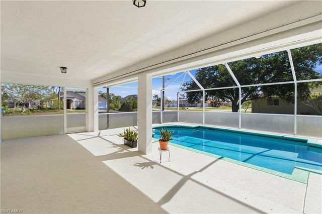 2929 SW 8th CT, Cape Coral, FL 33914