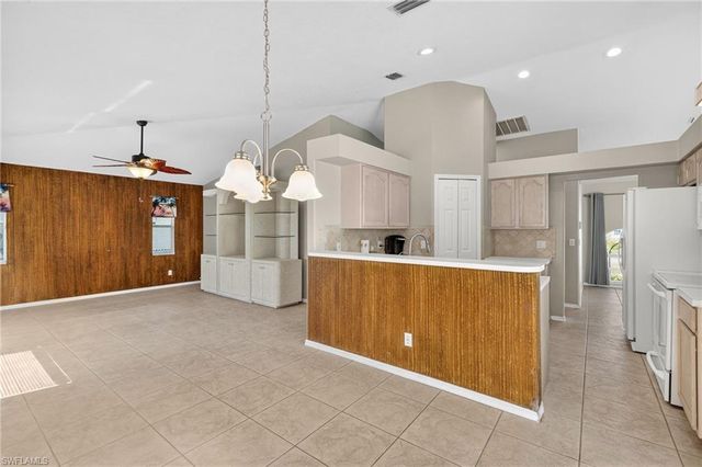 2929 SW 8th CT, Cape Coral, FL 33914