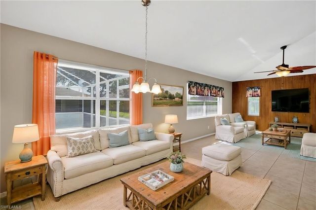 2929 SW 8th CT, Cape Coral, FL 33914