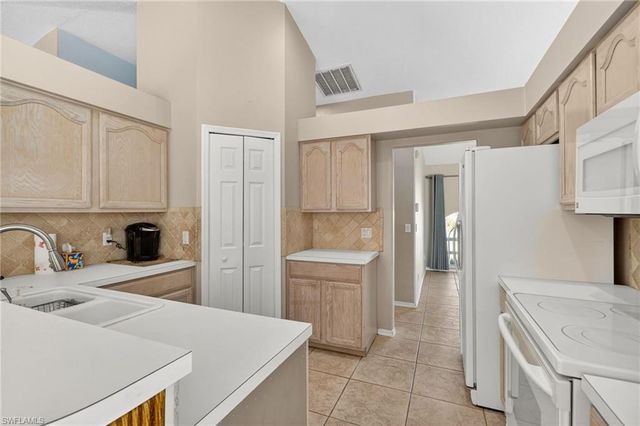 2929 SW 8th CT, Cape Coral, FL 33914