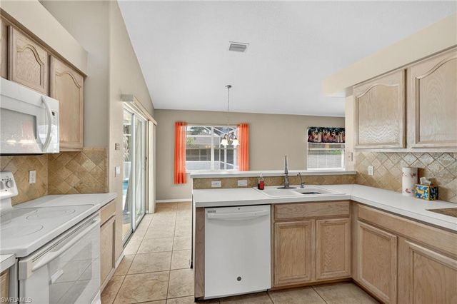 2929 SW 8th CT, Cape Coral, FL 33914