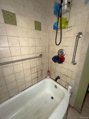 24811 Valley Avenue, Eastpointe, MI 48021