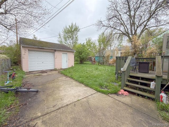 24811 Valley Avenue, Eastpointe, MI 48021