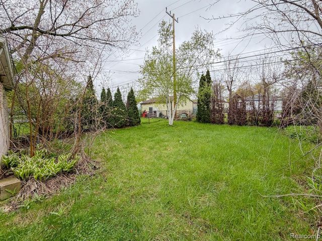 24811 Valley Avenue, Eastpointe, MI 48021