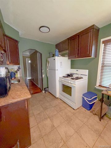 24811 Valley Avenue, Eastpointe, MI 48021