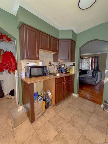 24811 Valley Avenue, Eastpointe, MI 48021