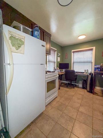 24811 Valley Avenue, Eastpointe, MI 48021